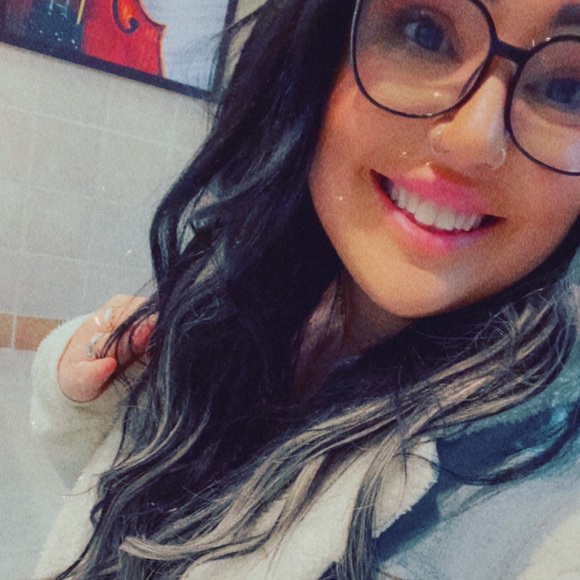 Meet your Posher, LaDonna ☮️ - Picture 1 of 1